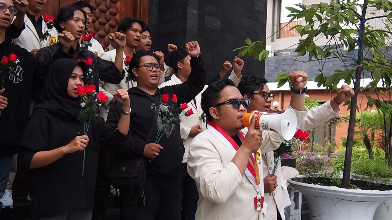 Aksi GMNI di Candi Penataran, Universitas Wijaya Kusuma Surabaya