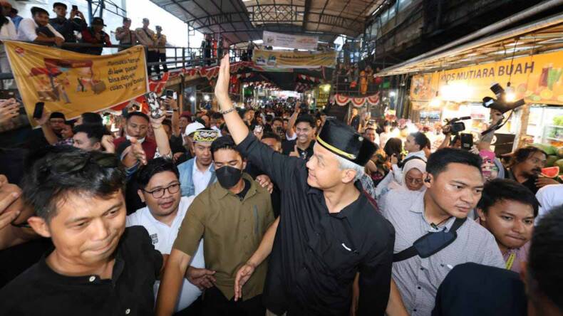 Ganjar Pranowo mengunjungi Pasar Segiri Samarinda, Kalimantan Timur