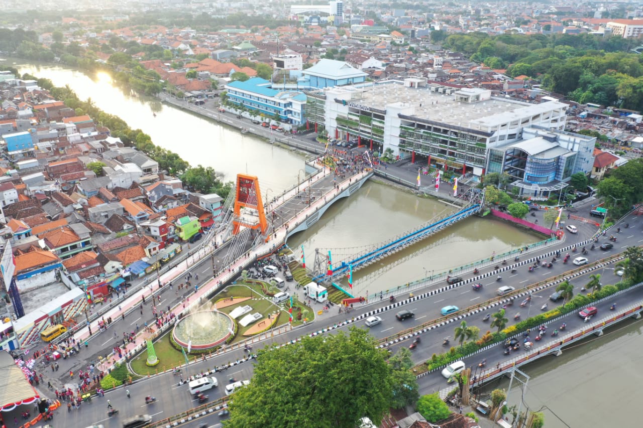 Gedung TIJ Surabaya yang terkoneksi dengan Jembatan Sawunggaling dan akses menuju Kebun Binatang Surabaya