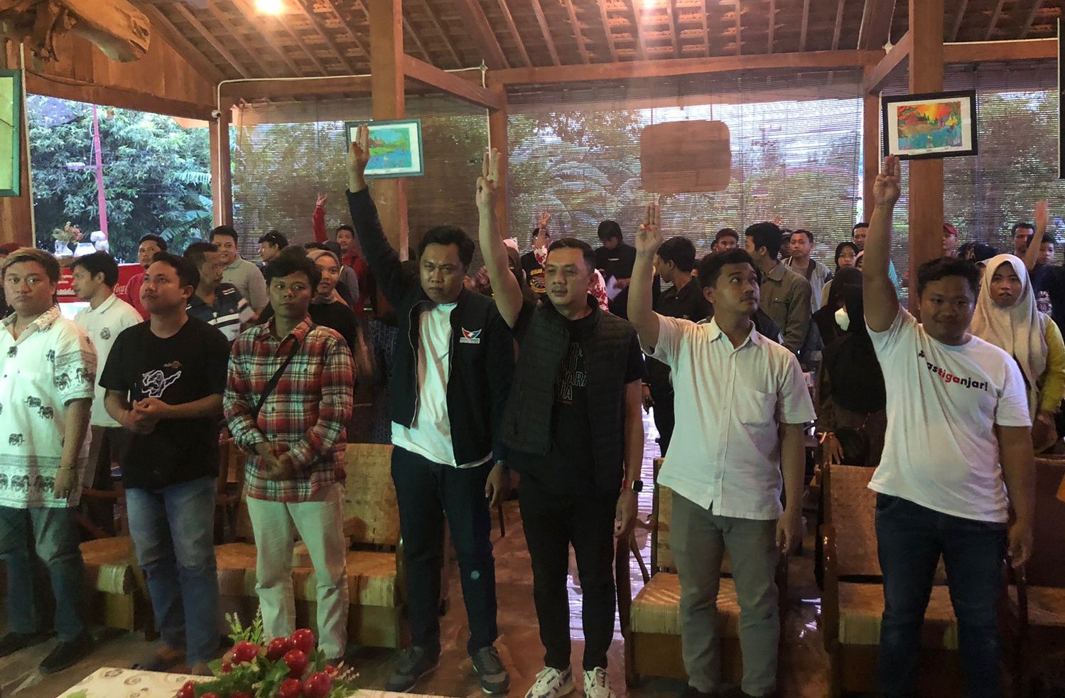 Tim Pemenangan Muda Ganjar-Mahfud mengkompori anak-anak muda di Magetan.
