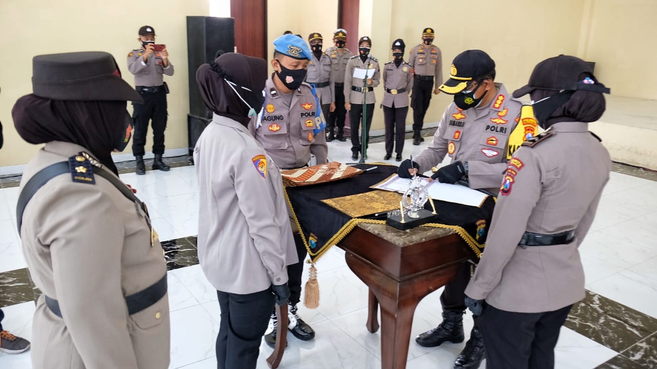 Kapolresta Sidoarjo saat memimpin sertijab