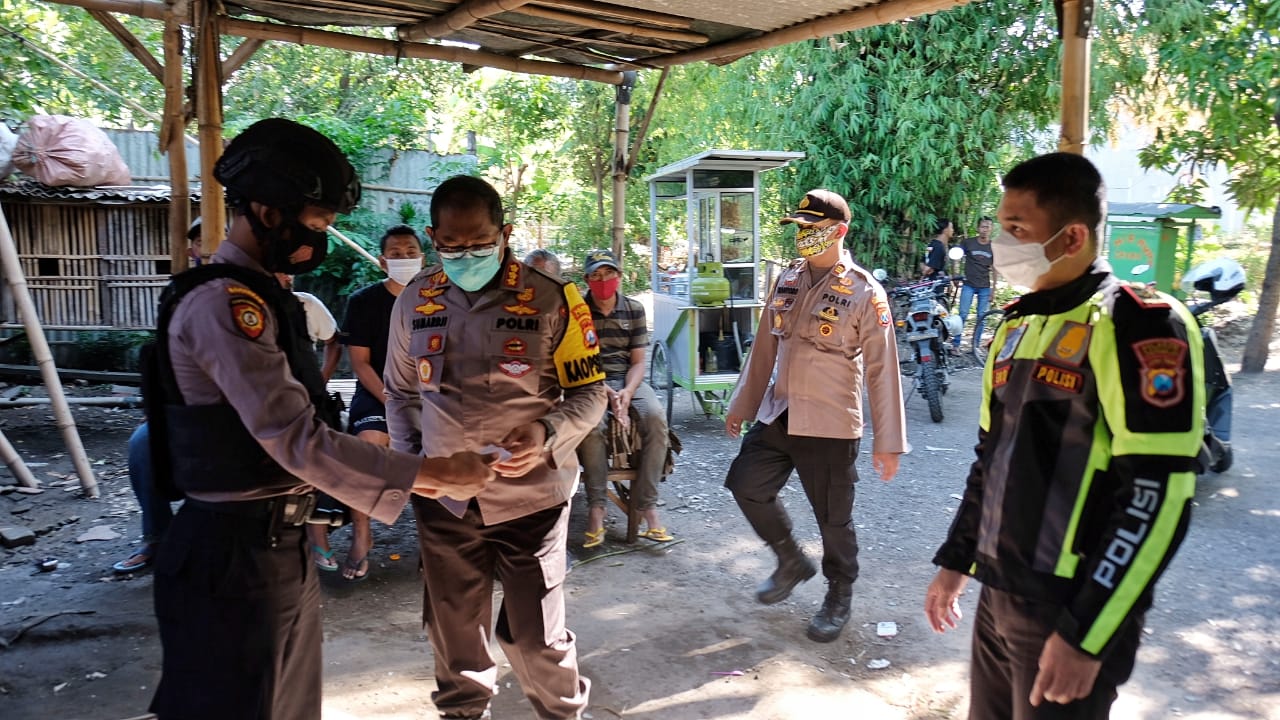 polisi menggerebek area sabung ayam di Sidoarjo
