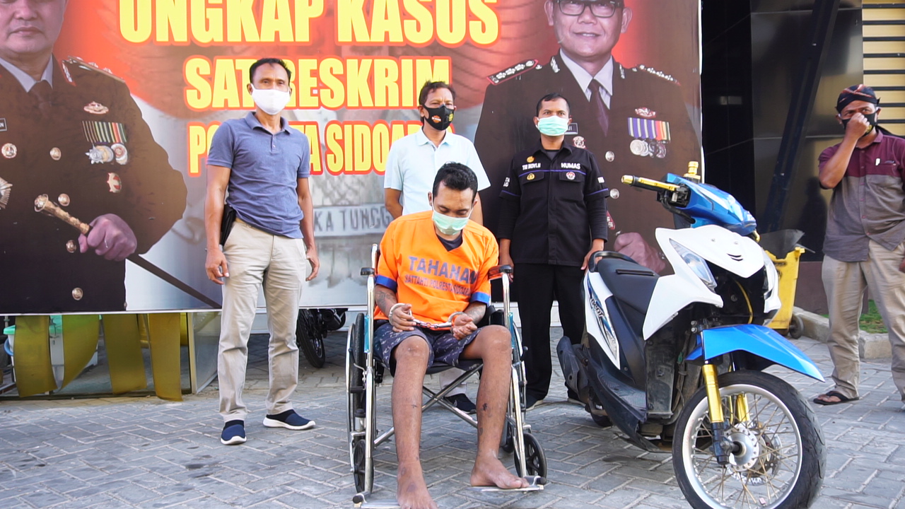 pelaku diamankan di Polresta Sidoarjo