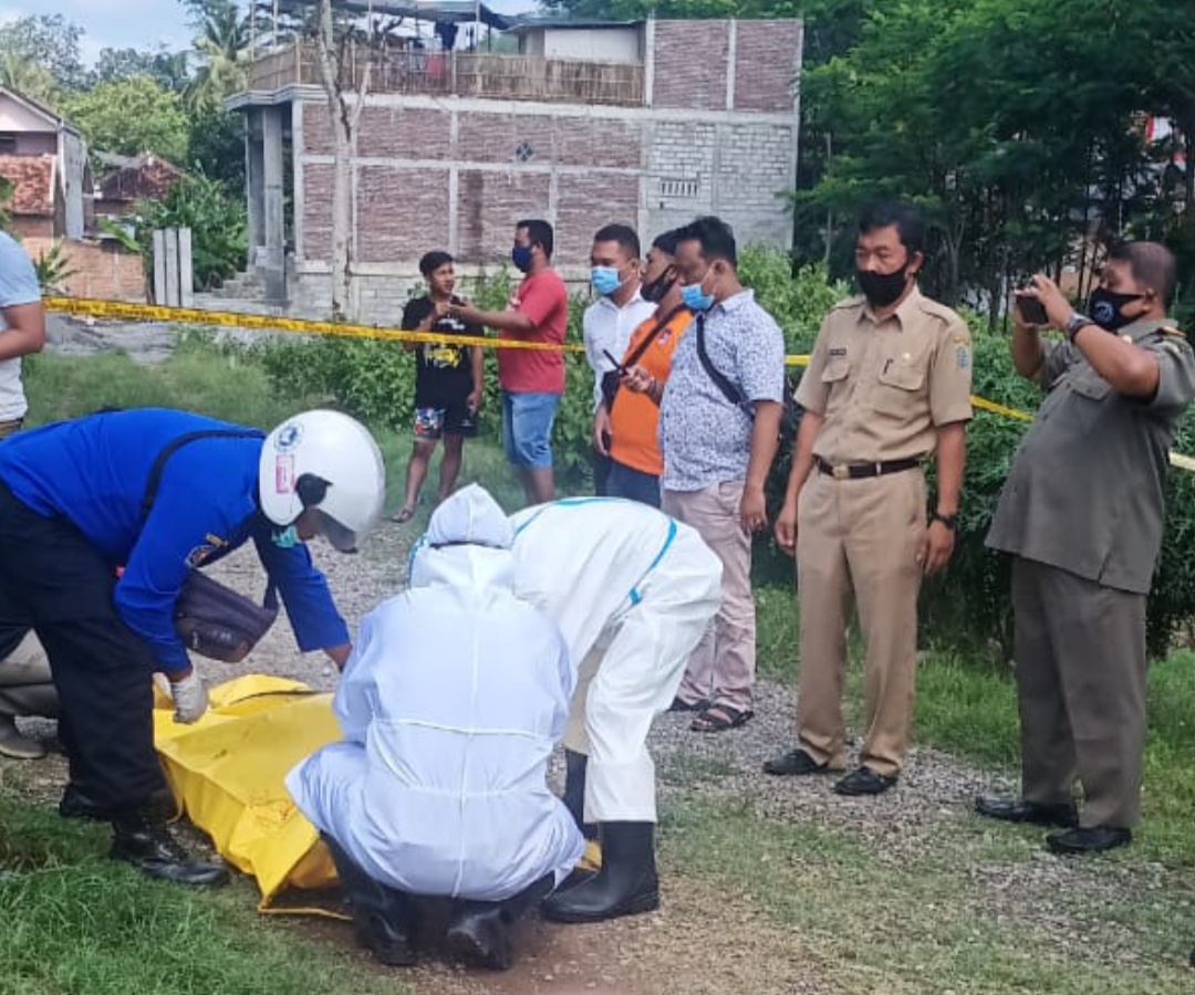 Petugas identifikasi Polres Trenggalek sedang Olah TKP dilokasi kejadian