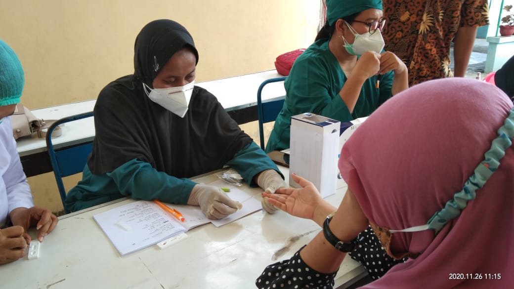 Dua rukun warga (RW) di dua Dusun Desa Rejoagung, dilakukan rapid test Kamis (26/11/20). (Foto:noyo) 