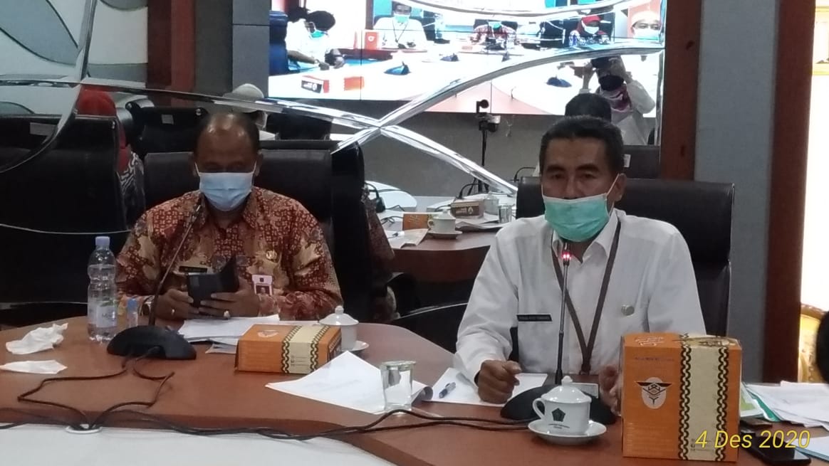 Sekretaris Dinas Pemberdayaan Masyarakat Desa Kabupaten Sidoarjo, Probo Agus Sunarno, S.Sos, MM menggelar sosialisasi Pilkades 20 Desember Sidoarjo secara virtual. ( foto: khol/dy) 
