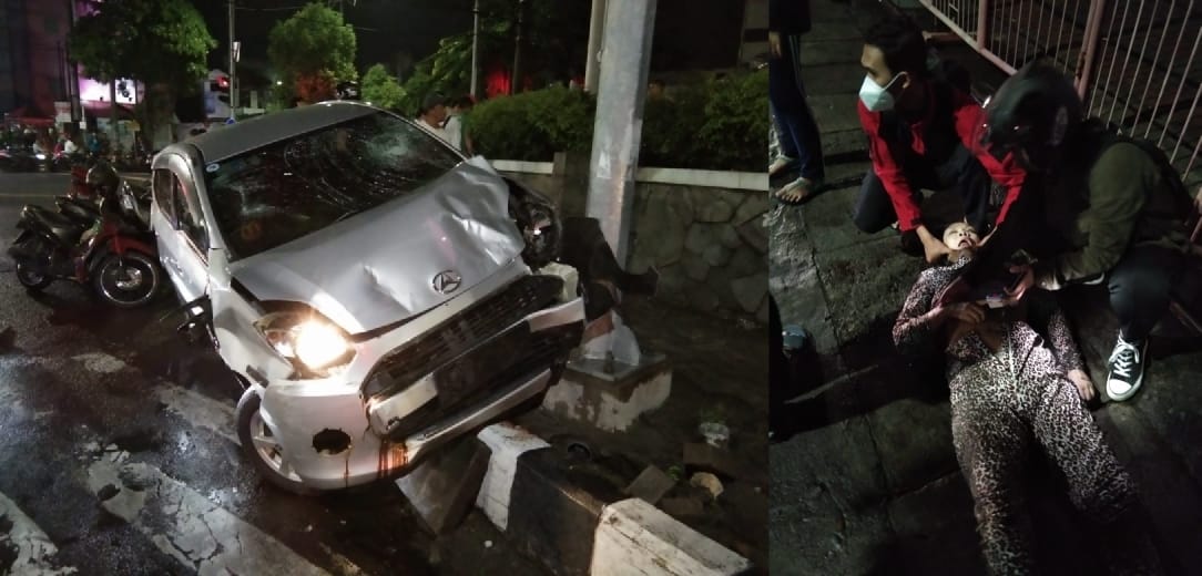 Mobil Toyota Ayla berwarna silver bernopol L 1130 LI menabrak traffic light di perempat Pucang, Gubeng Surabaya, Jum'at (4/12/20) pukul 20.30 malam. Dan korbannya seorang ibu. (foto: jem ) 