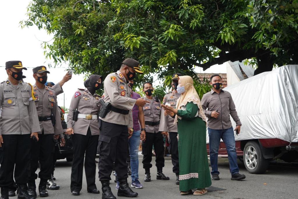 Kapolresta Mojokerto Saat menyapa warga di TPS