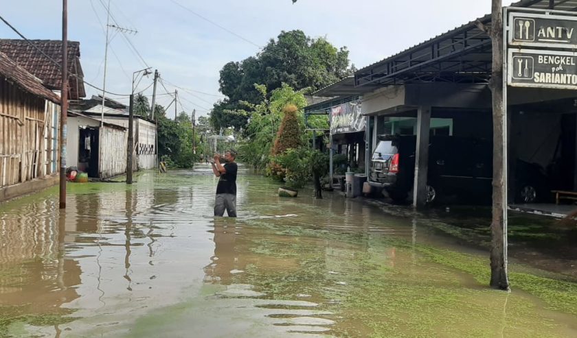 Kondisi pemukiman warga di Kecamatan Benjeng, Gresik terendam banjir. ( Foto: BPBD Gresik)