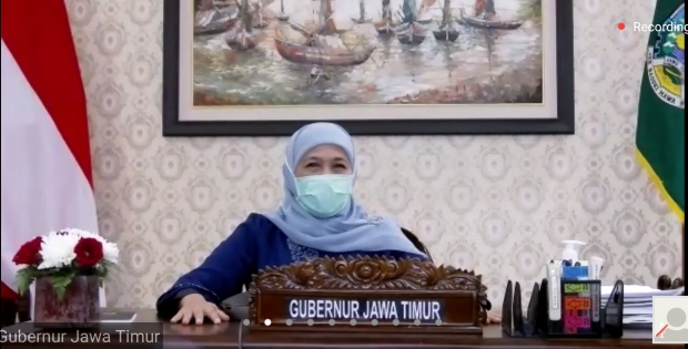 Gubernur Jawa Timur Khofifah Indar Parawansa setelah rakor virtual di bidang investasi, Sabtu (23/1/2021). | pemprov jatim