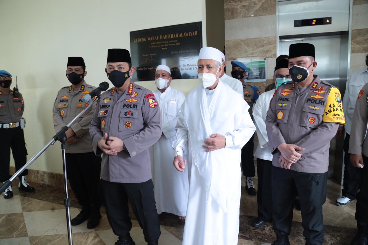 Kapolri Jenderal Listyo Sigit Prabowo di kantor pusat Rabithah Alawiyah, TB Simatupang, Jakarta Selatan, Sabtu (30/1).