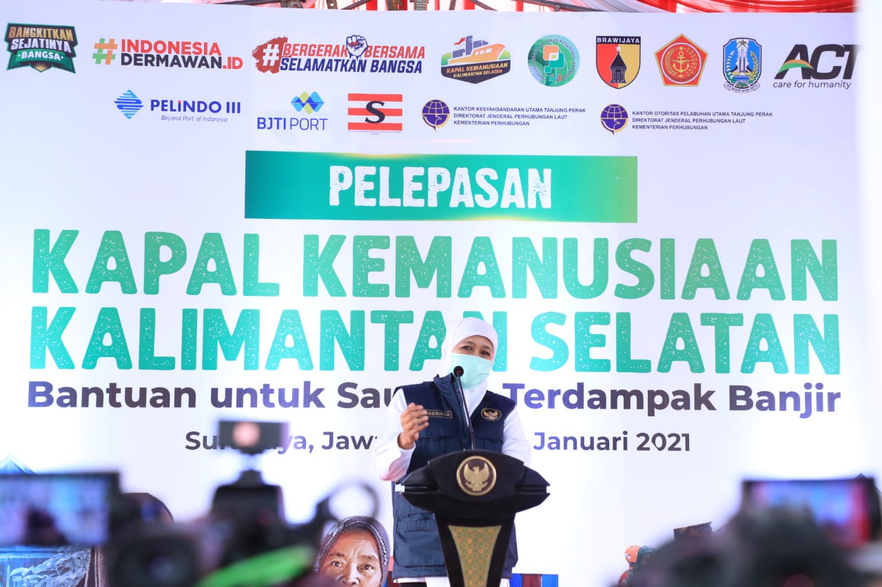 Gubernur Jatim, Ketua Dewan Pembina Aksi Cepat Tanggap (ACT) Ahyudin, Ketua Dewan Pembina Yayasan Penguatan Peran Pesantren (YP3I) Abuya KH. Mahfudz Syaubari serta Ketua YP3I Marzuki Alie melepas bantuan berupa 1.000 ton beras dan logistik melalui Kapal K