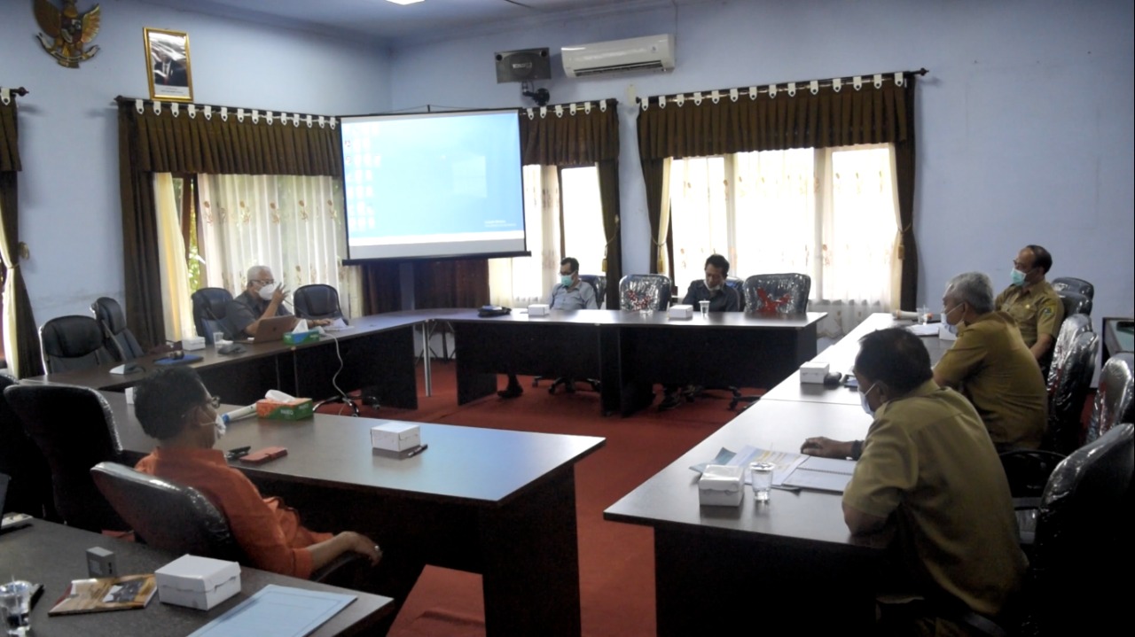 Suasana pertemuan antara Komisi I DPRD Trenggalek dan Inspektorat setempat, Selasa (02/2/2021).