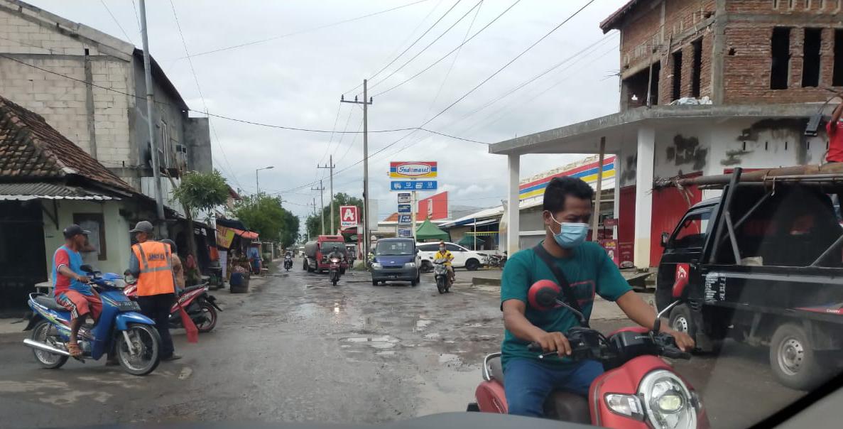 Kondisi jalan berlubang di Jalan Durung Bedug Kecamatan Candi dan Jalan Balongbendo Sidoarjo 