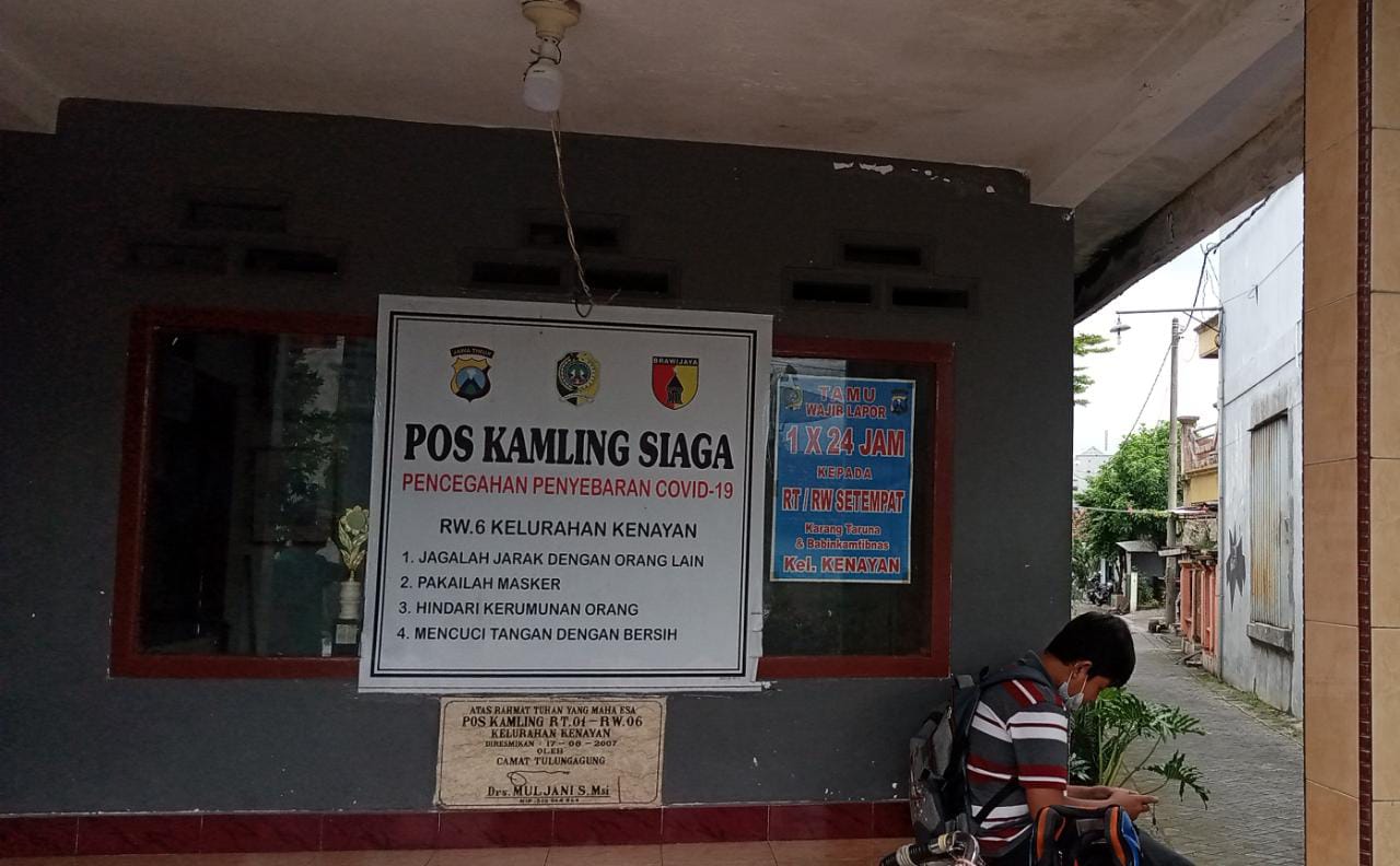 Salah satu posko pencegahan penyebaran COVID-19 di Tulungagung. 