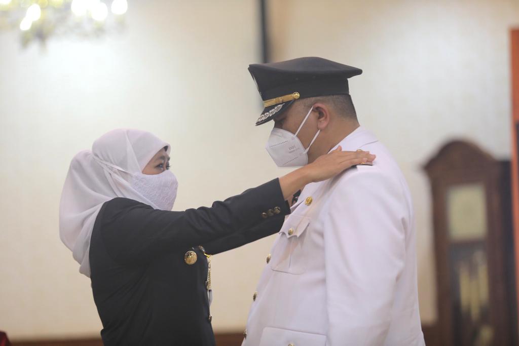 Prosesi Pengambilan Sumpah Jabatan dan Pelantikan Whisnu Sakti Buana di Gedung Negara Grahadi Surabaya