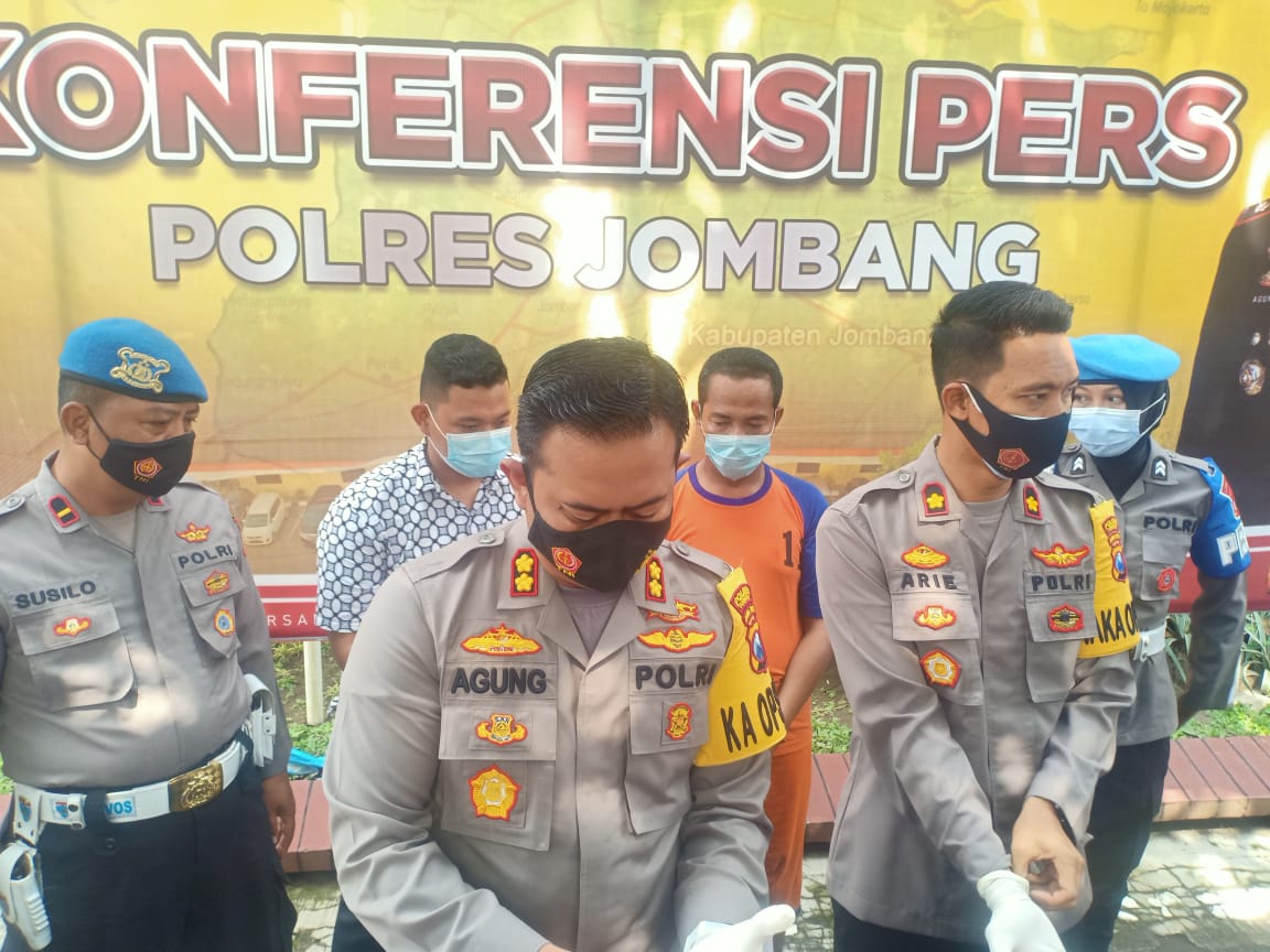 Kapolres Jombang merilis kasus pencabulan dengan tersangka oknum kyai pondok pesantren di daerah Ngoro, Jombang.