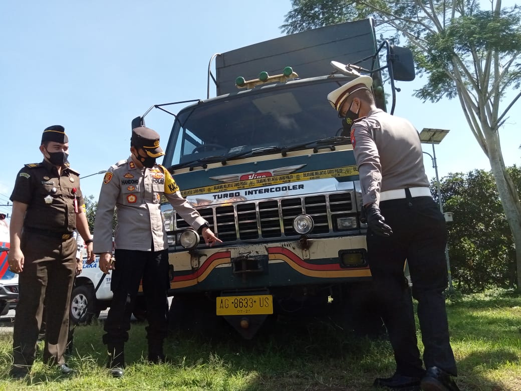 Truk ODOL (over dimension over loading).