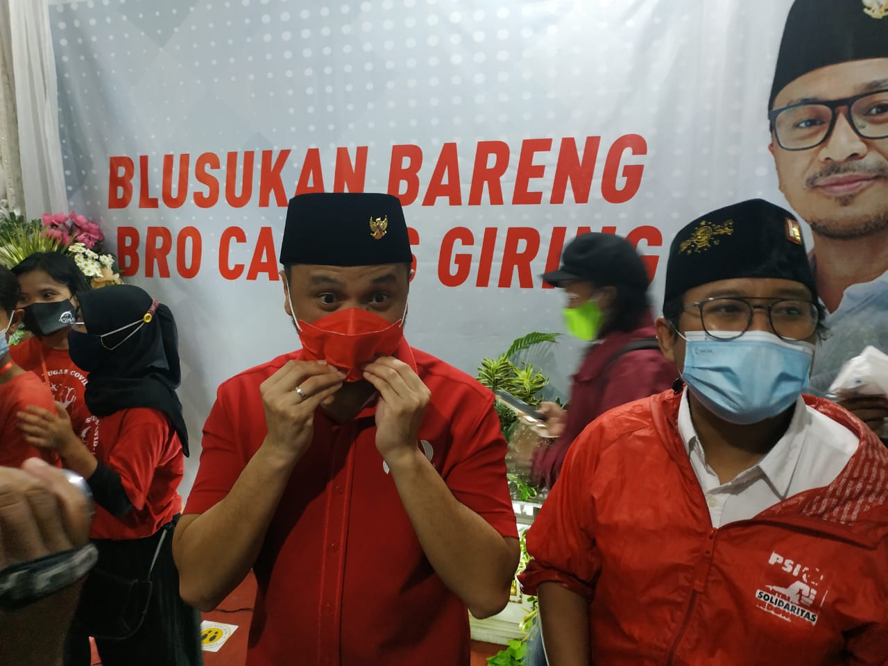Plt Ketua Umum PSI, Giring Ganesa berkunjung ke Balai RW Petemon Kuburan II Kota Surabaya, Selasa (23/2/2021) malam.