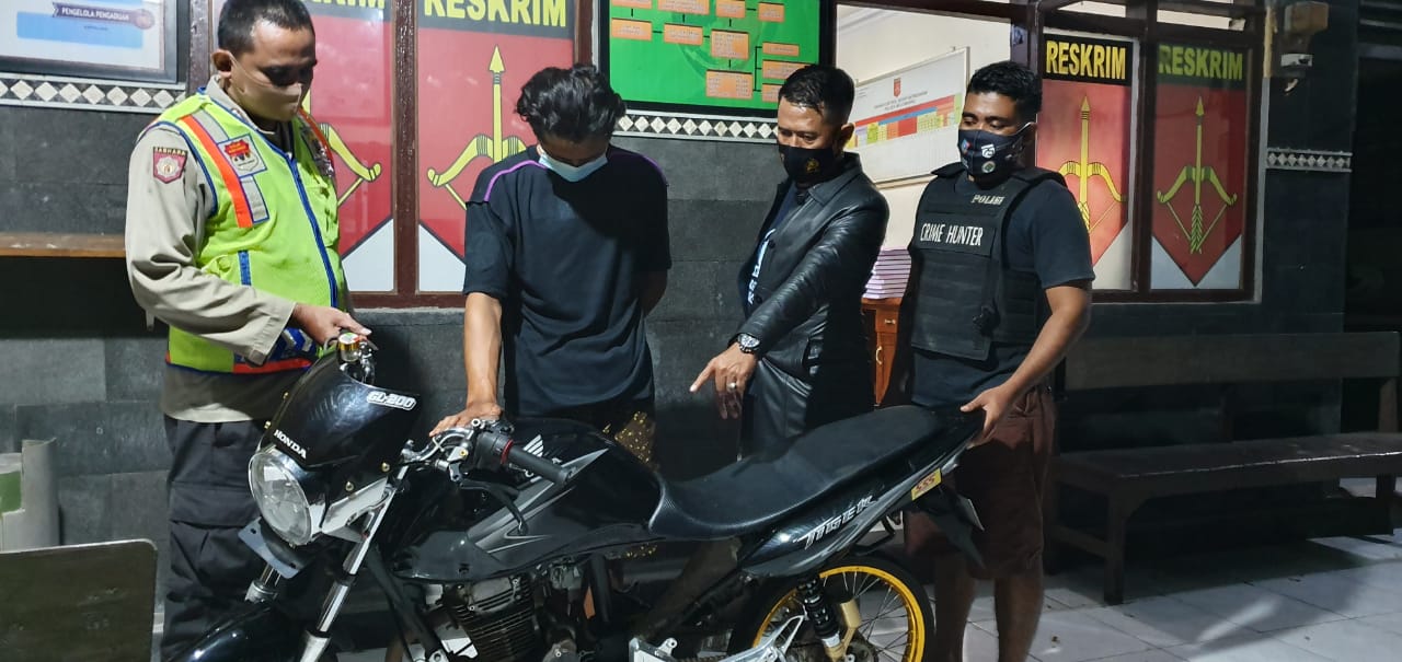 Pelaku penipuan bermodus COD di Jombang, Randy Yoga Pratama (19). 