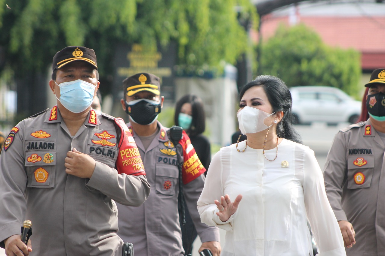 Suasana kegiatan Kapolres Palangkar Raya Kombes Pol Dwi Tunggal Jaladri bersama anggota DPR RI Ary Egahni Ben Bahat.