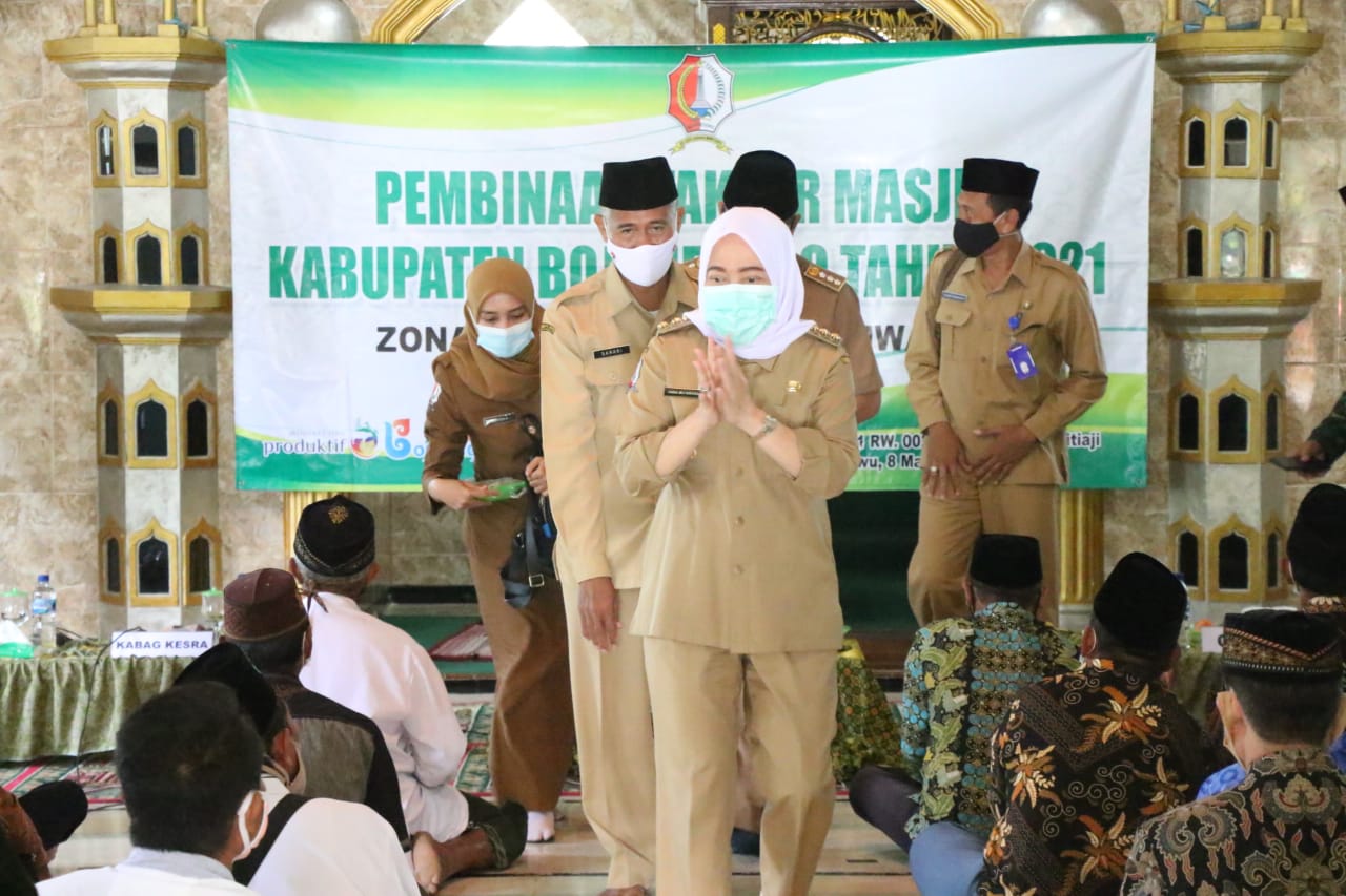 Kegiatan Bupati Bojonegoro Anna Mu'amanah di Kecamatan Sukosewu dan sugihwaras. (Foto : At5 Wiloto/ist/Bacasaja.id)