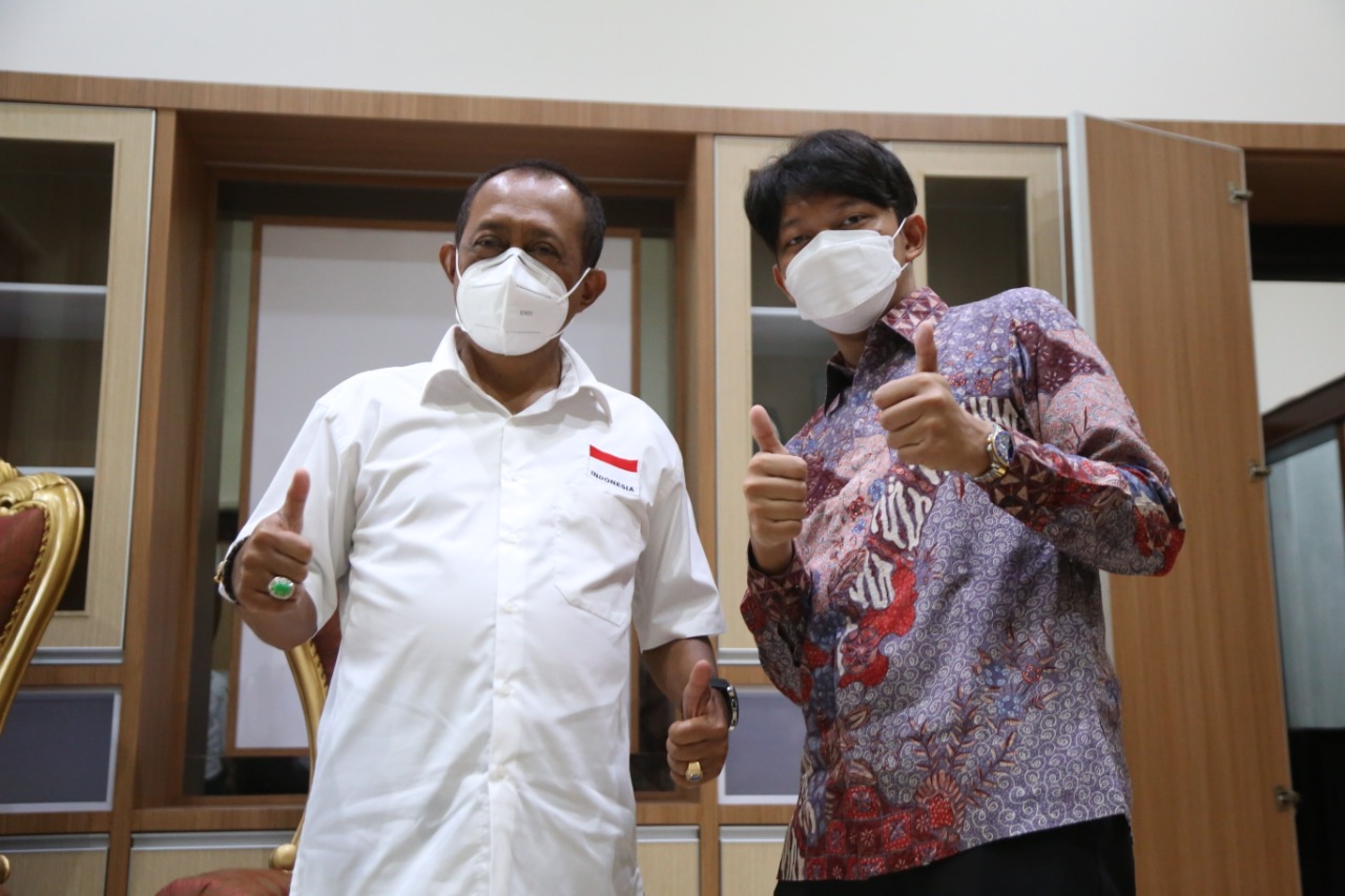 Wakil Wali Kota Surabaya Armuji (kiri) bersama Bayu Skak.