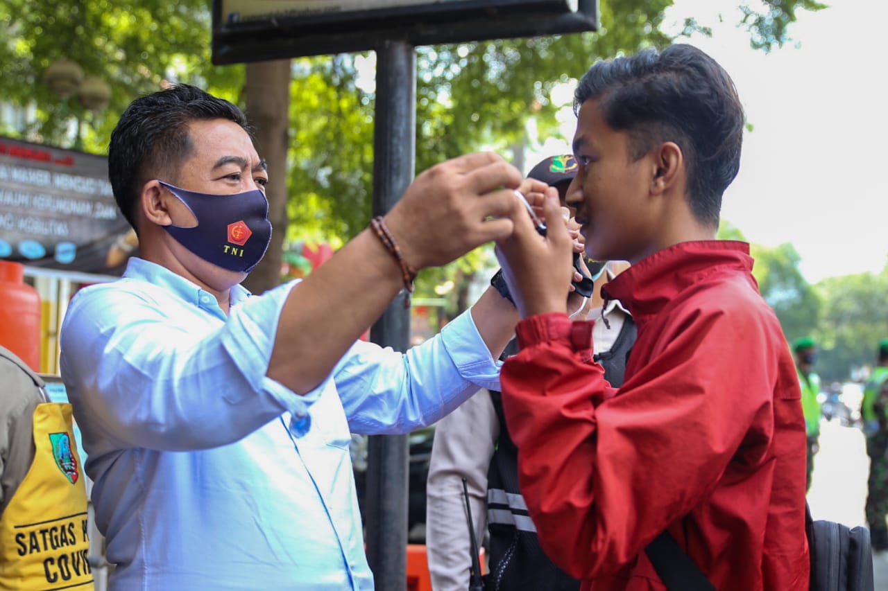 Kasat Resnarkoba Polres Jombang AKP Mochamad Mukid saat memimpin Operasi Yustisi gabungan.