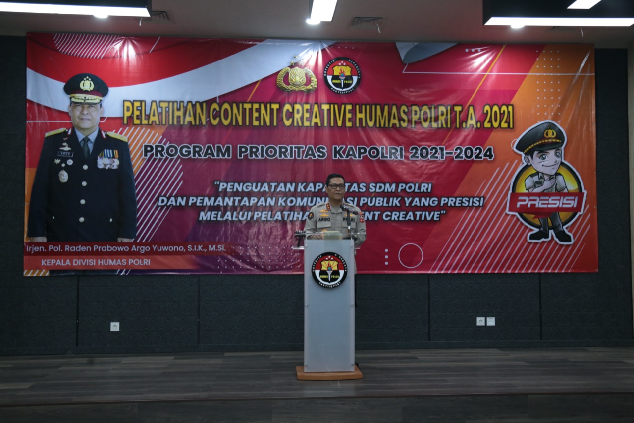 Kadiv Humas Polri Irjen Pol Raden Prabowo Argo Yuwono saat memberi sambutan pada acara pelatihan konten kreatif, Senin (15/3/2021).