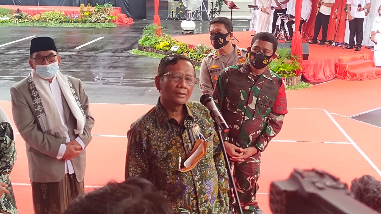 Menko Polhukam Mahfud MD saat menghadiri acara silaturrahim dengan Forkopimda, tokoh agama, tokoh masyarakat, dan tokoh pemuda, di Makodam V/Brawijaya, Rabu (17/3/2021). Foto: Istimewa