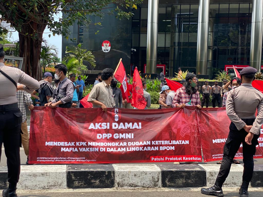 Suasana aksi unjuk rasa DPP GMNI di depan gedung KPK, Kamis (25/3/2021).