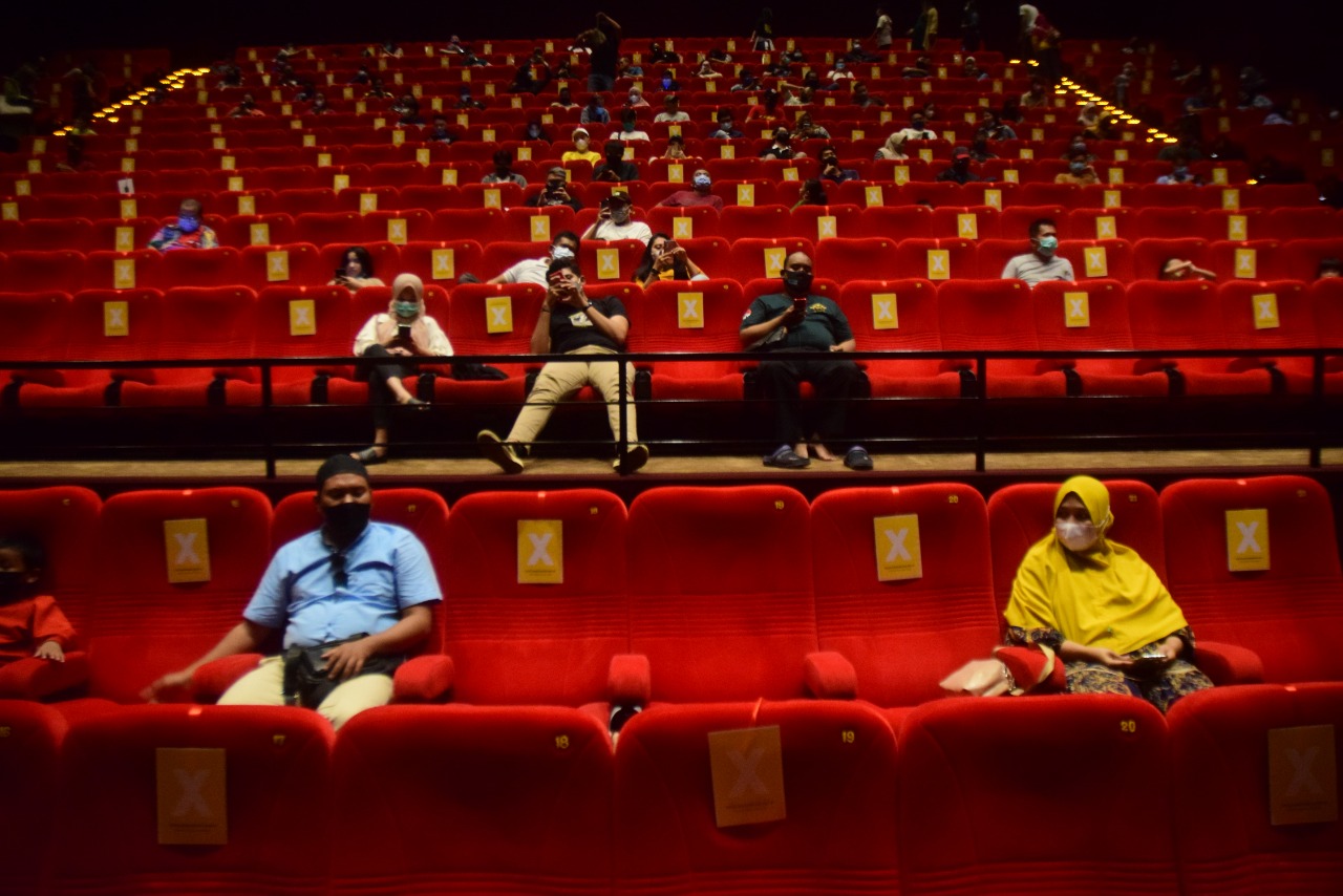 Suasana di dalam bioskop