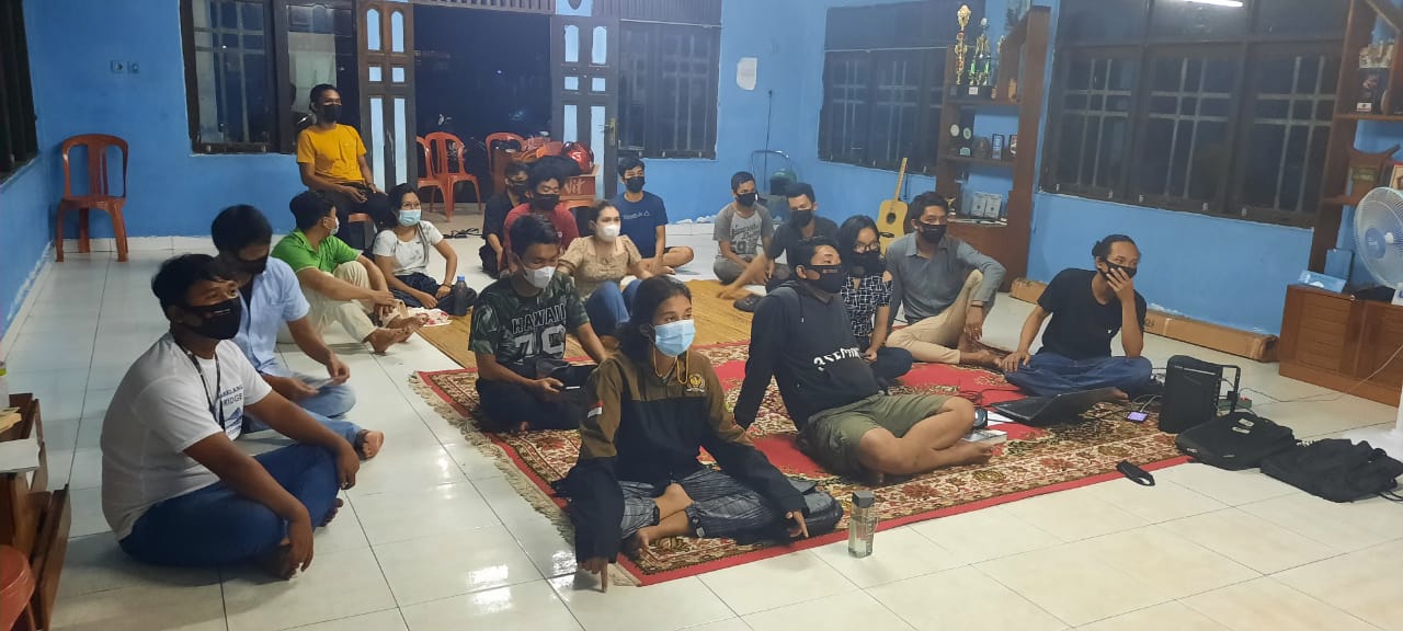 Aktivis GMKI Palangka Raya menggelar refleksi pada momen Jumat Agung dan Paskah
