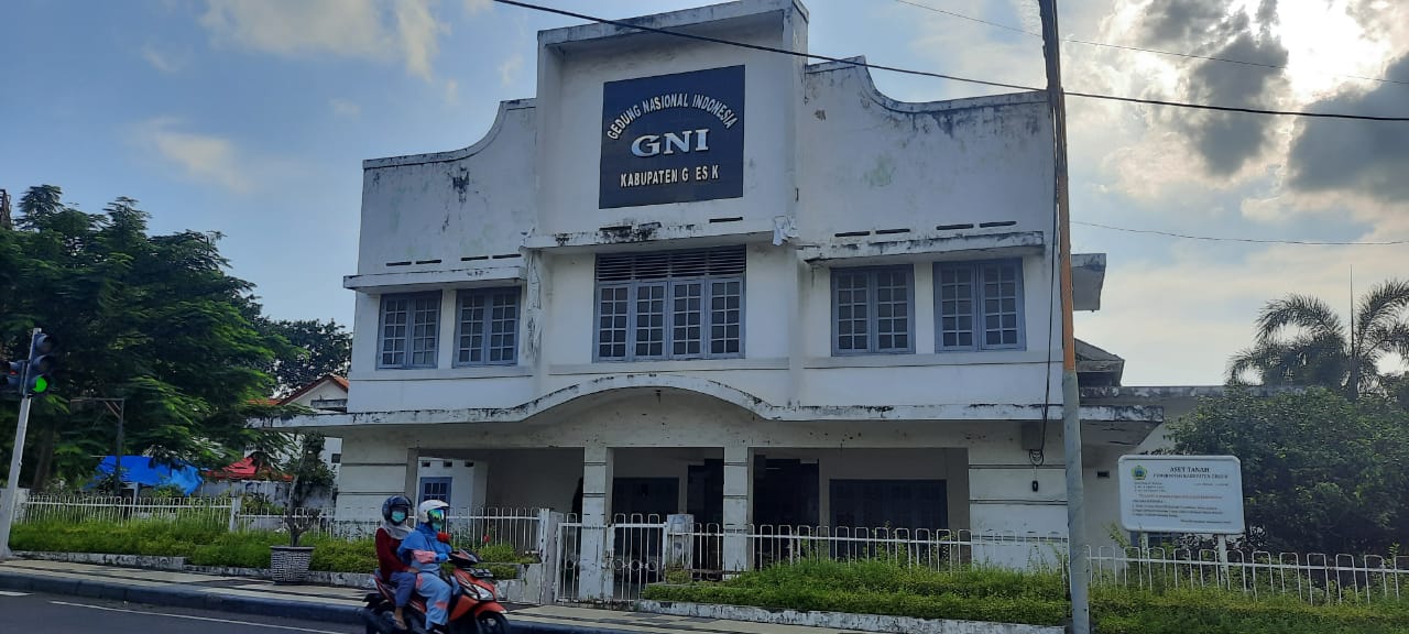 Gedung Nasional Indonesia (GNI) salah satu gedung yang memiliki nilai sejarah di Gresik, Selasa (6/4/2021). 