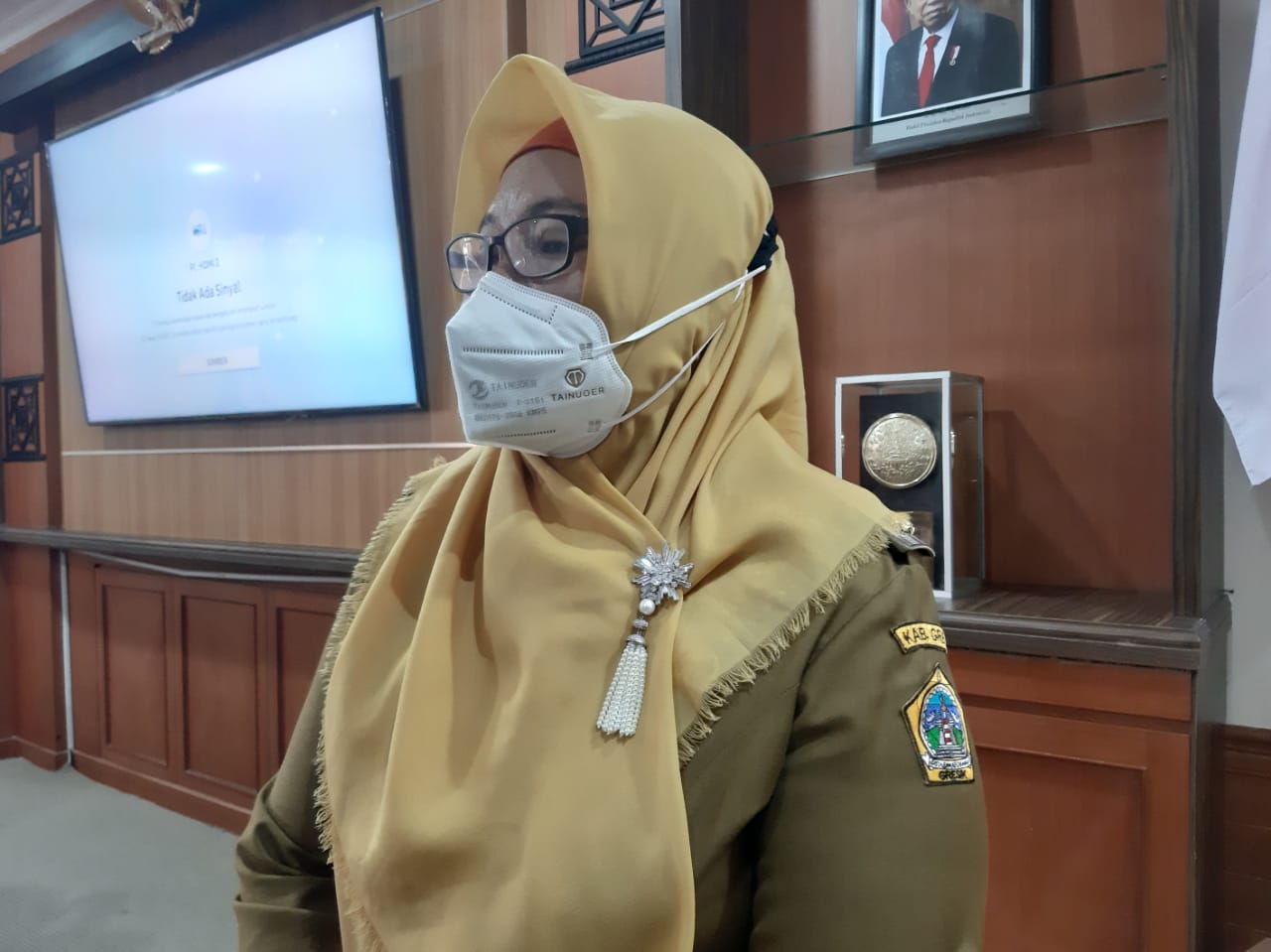 Wakil Bupati Gresik, Aminatun Habibah usai pertemuan dengan Satgas Covid-19 dan Dinas Pendidikan, Senin (5/4/2021).