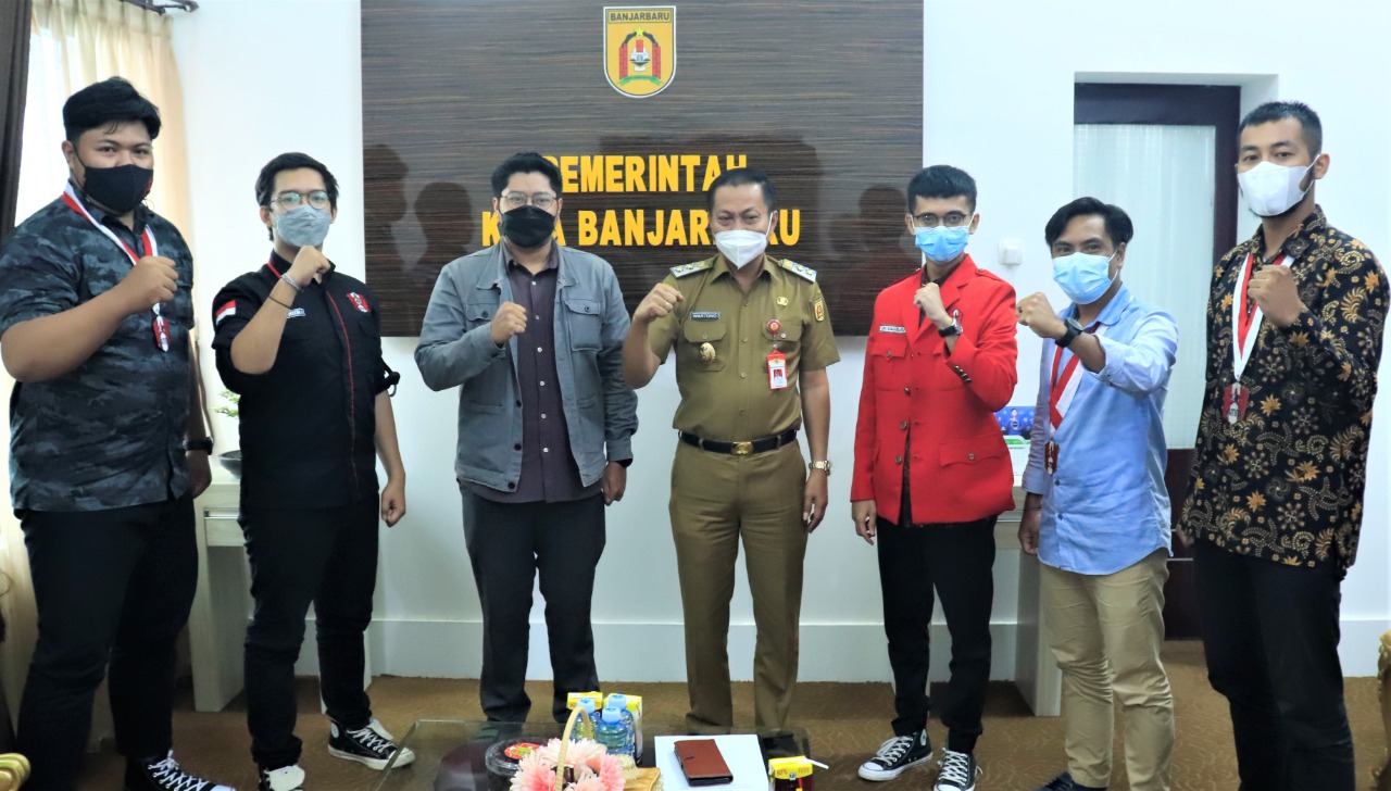 Wakil Walikota Banjarbaru bersama aktivis GMNI