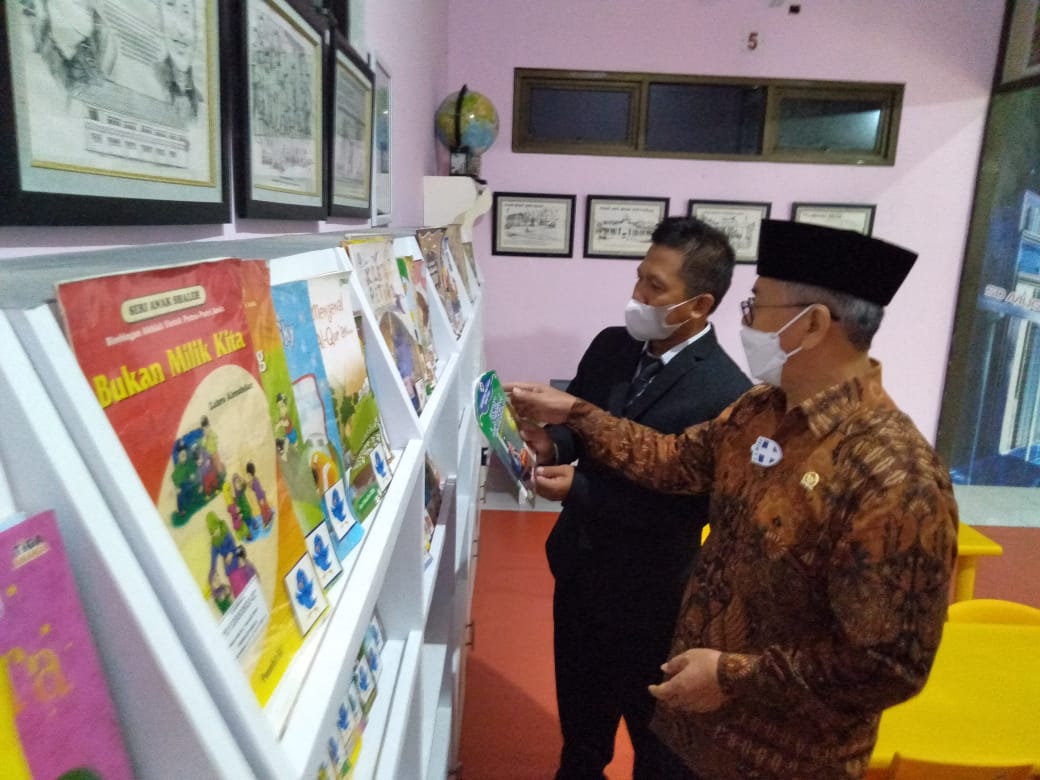 Sebanyak 11 buku karya siswa dan guru SD Muhammadiyah 1 GKB Gresik,