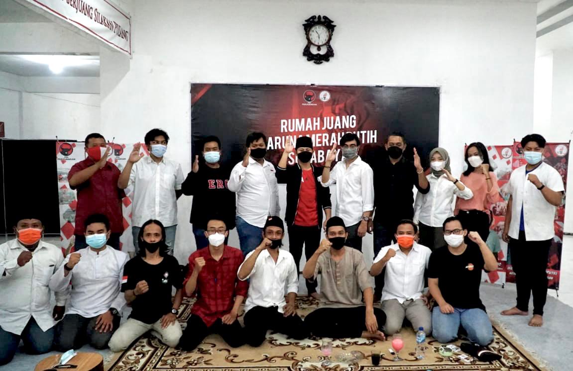 Aktivis Taruna Merah Putih Surabaya menggelar diskusi rutin, Jumat (23/4/2021)