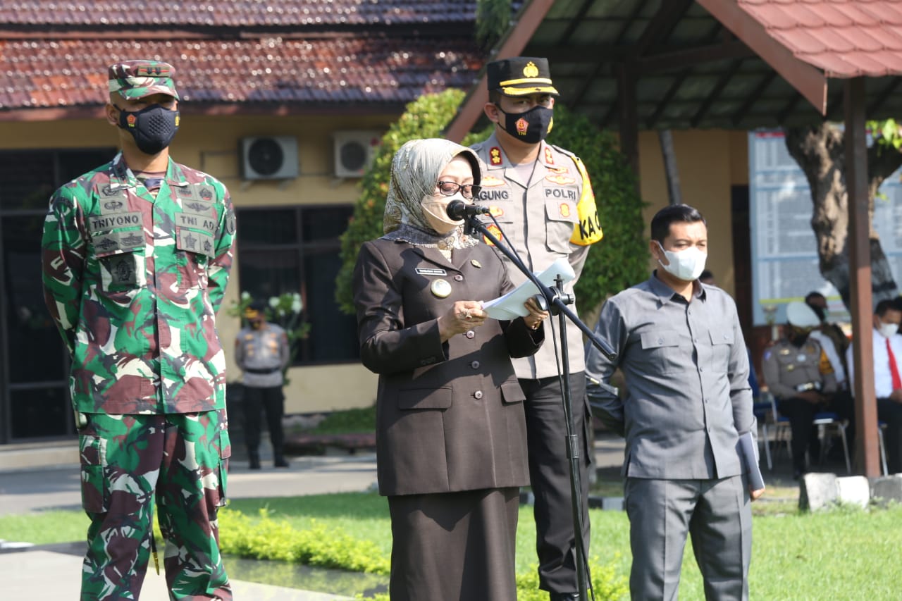 Bupati Jombang Hj, Mundjidah Wahab Pimpin Apel Larangan Mudik Hari Raya Idhul Fitri.