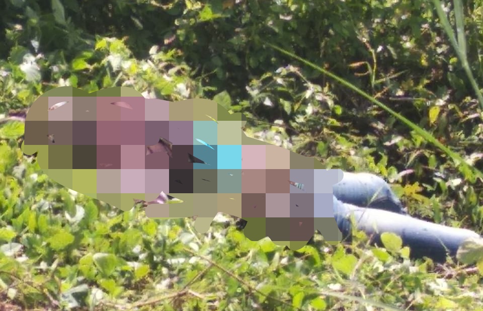 Kondisi mayat busuk yang ditemukan Andi, seorang pencari rumput.