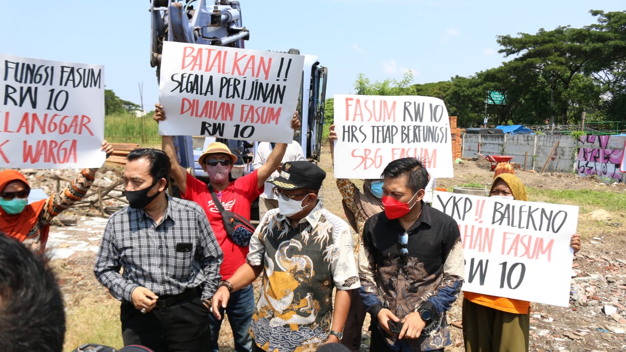 Wakil Wali Kota Surabaya, Armuji, bersama Komisi C DPRD Kota Surabaya saat melakukam sidak di Rungkut Kidul RW 10.