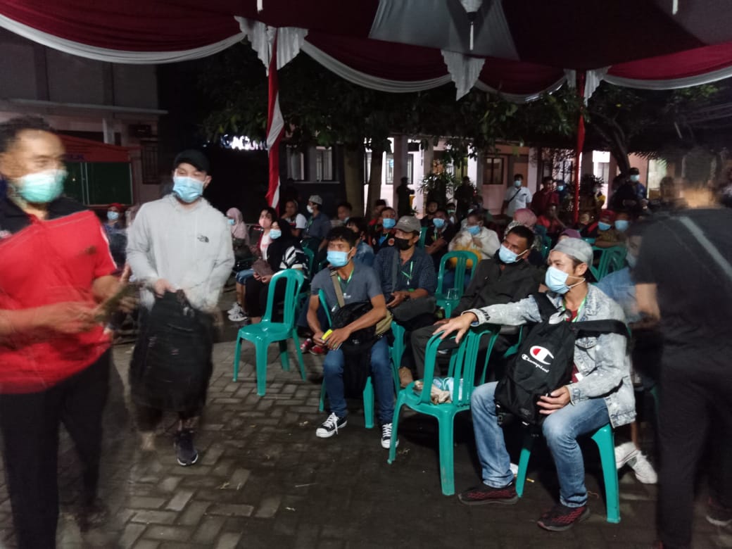 Para PMI yang baru datang di Disnaker Tulungagung