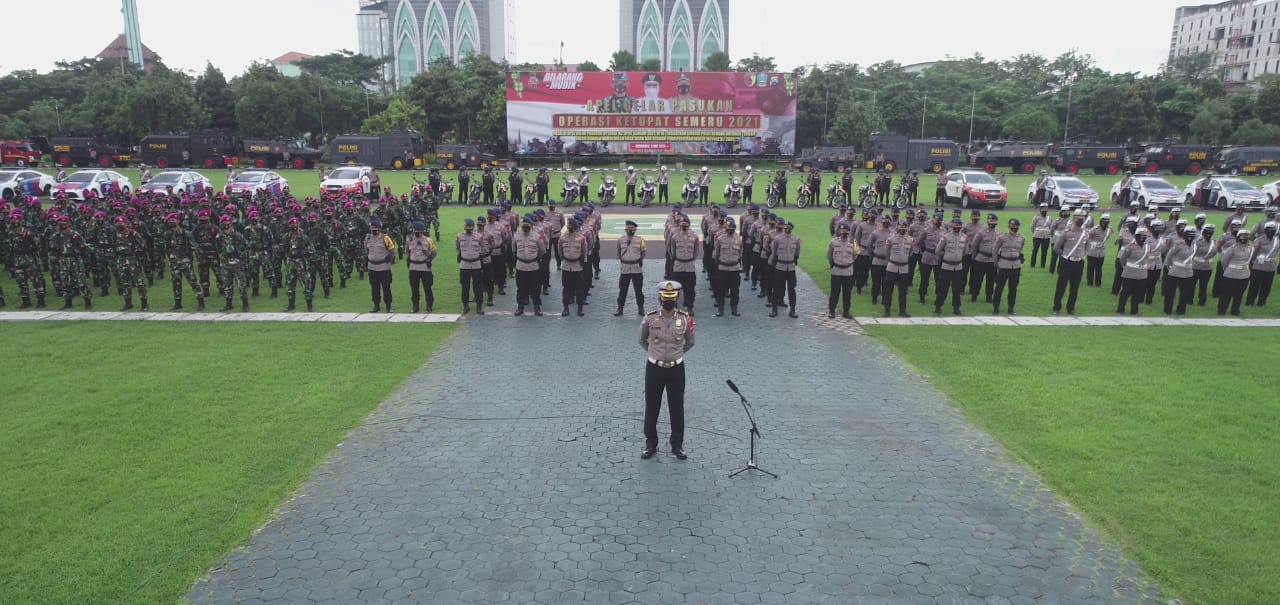 Apel gelar pasukan Operasi Ketupat Semeru 2021 di Lapangan Mapolda Jatim, Rabu (5/5/2021).