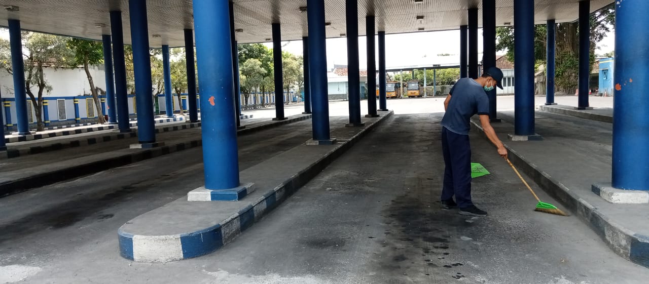 Suasana sepi di Terminal Gayatri Tulungagung, Kamis (6/5/2021)