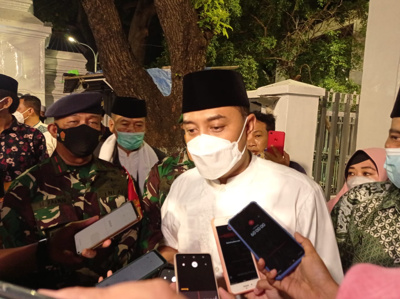 Wali Kota Surabaya, Eri Cahyadi bersama Forkompimda Kota Surabaya saat melakukan tinjauan di Masjid Kemayoran.