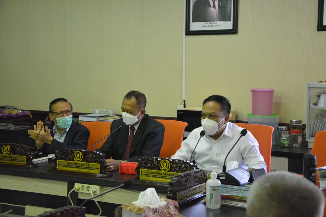 Suasana rapat antara PPTSIS dan Wakil Wali Kota Surabaya Armuji serta Wakil Ketua Komisi B DPRD Kota Surabaya Anas Karno.