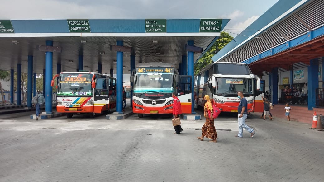 Suasana terminal Gayatri hari pertama pencabutan penyekatan mudik.