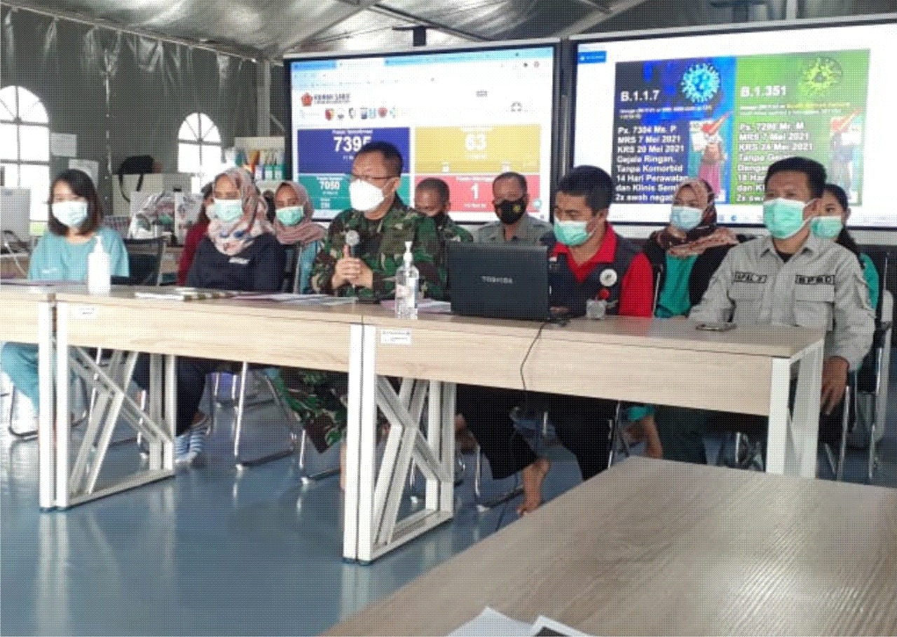 Suasana press konfrense di Rumah Sakit Lapangan Indrapura Kota Surabaya