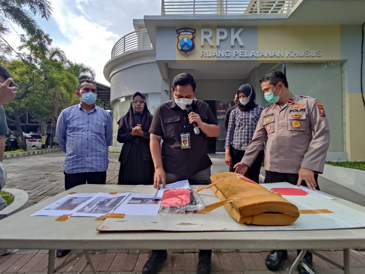 Rilis pencabulan yang dilakukan security futsal di Mapolrestabes Surabaya