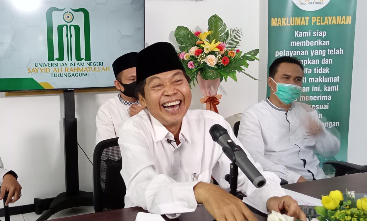 Rektor UIN Sayyid Ali Rahmatulla, Prof. Dr. Maftukin saat release perubahan status IAIN Tulungagung menjadi UIN.